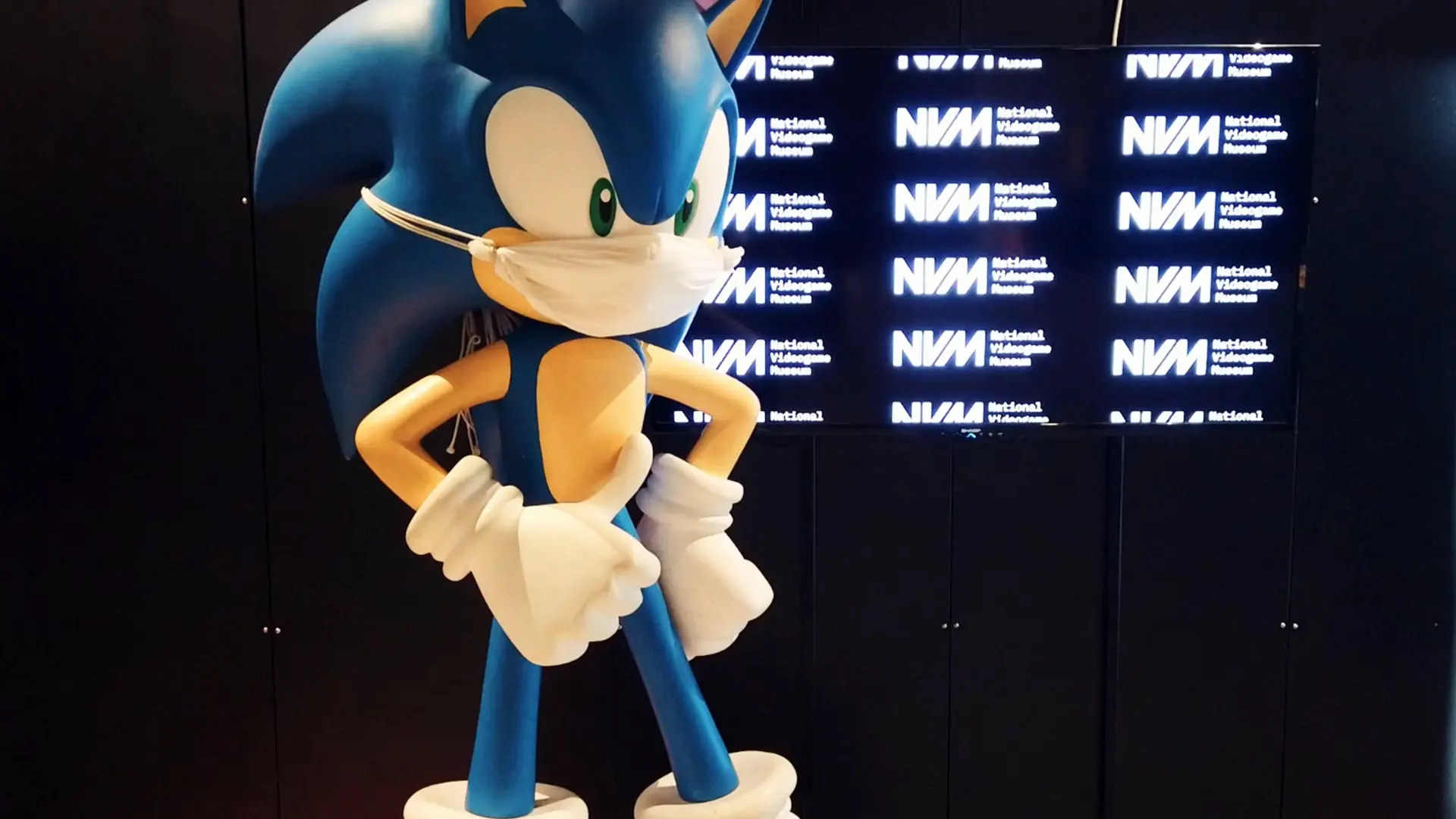 Sonic at the National Videogame Museum wearing a face mask